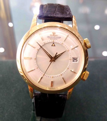 2475 18ct Jaeger Le Coultre Memovox c1964.jpg